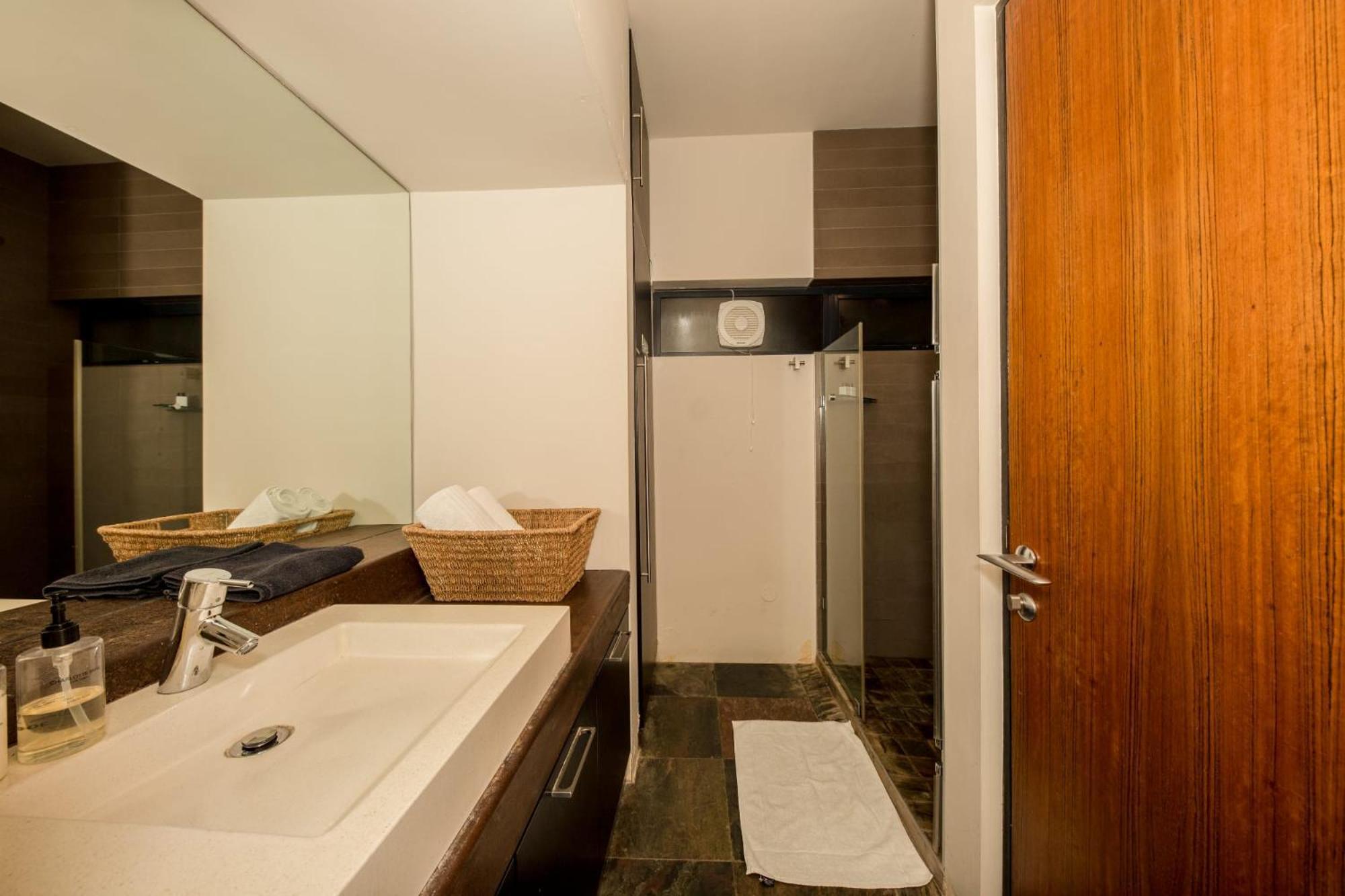 Apartment Rhine Stone